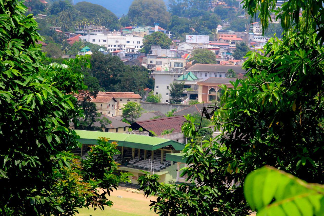 J Hostel Kandy Exterior photo