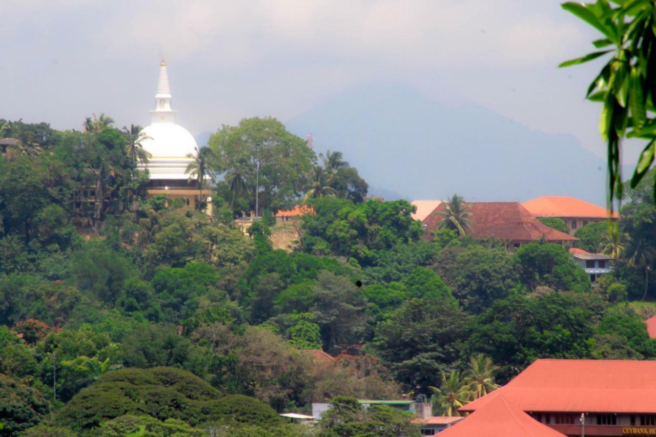 J Hostel Kandy Exterior photo